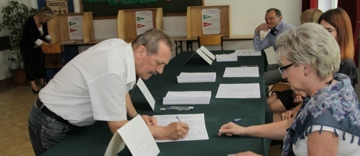 Głosowanie za „poczęstunek”. Radny z Milejewa protestuje, ale WYNIK BEZ ZMIAN